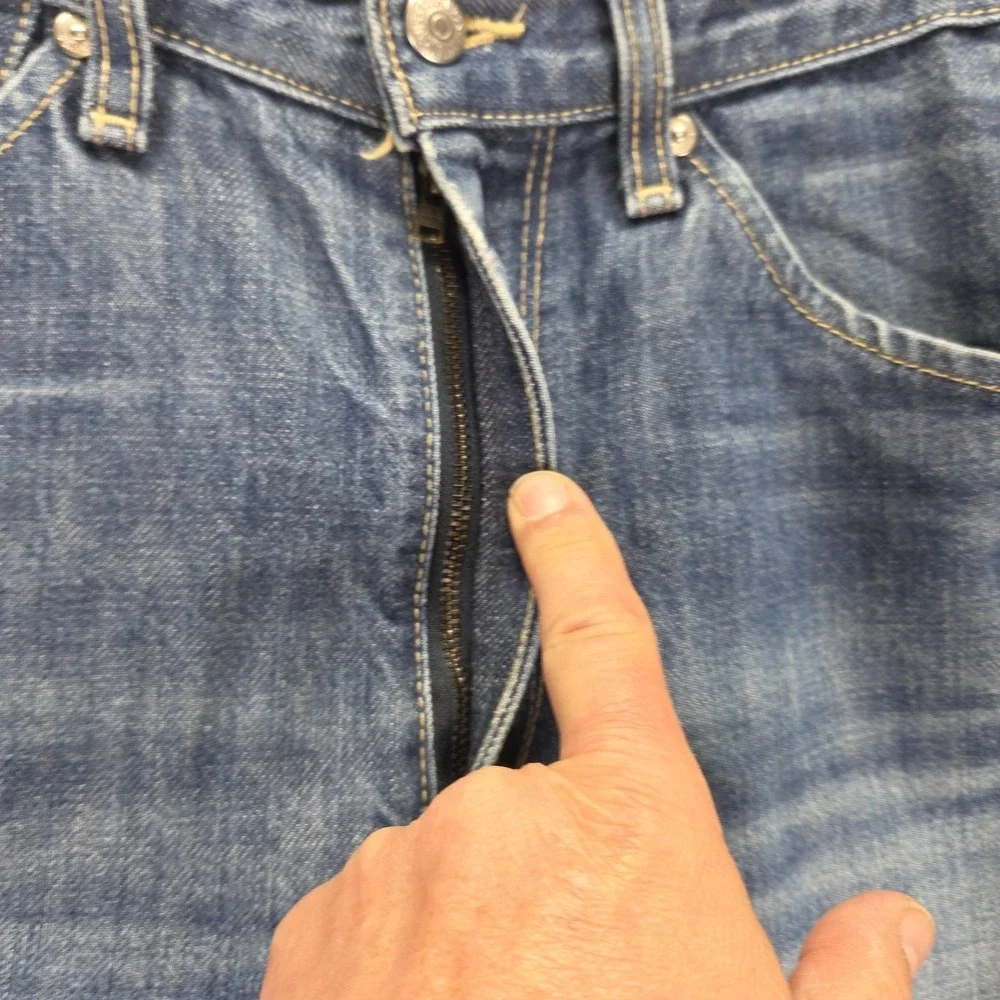 Levis 11869 important